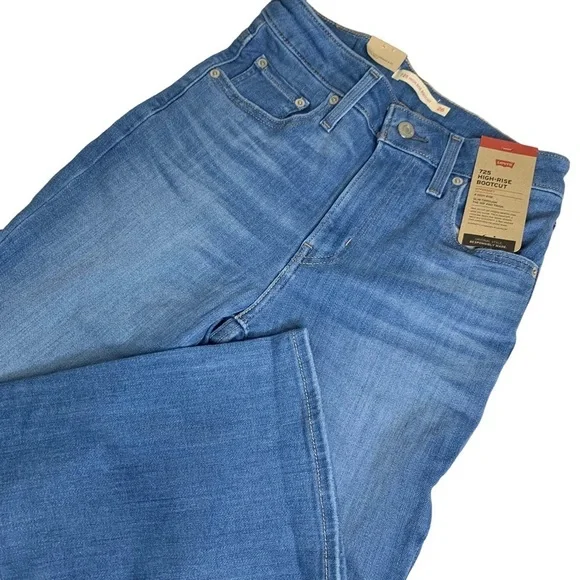 725 HIGH RISE BOOTCUT WOMEN'S JEANS Zip Fly Light Wash Size (2) 26”X30”